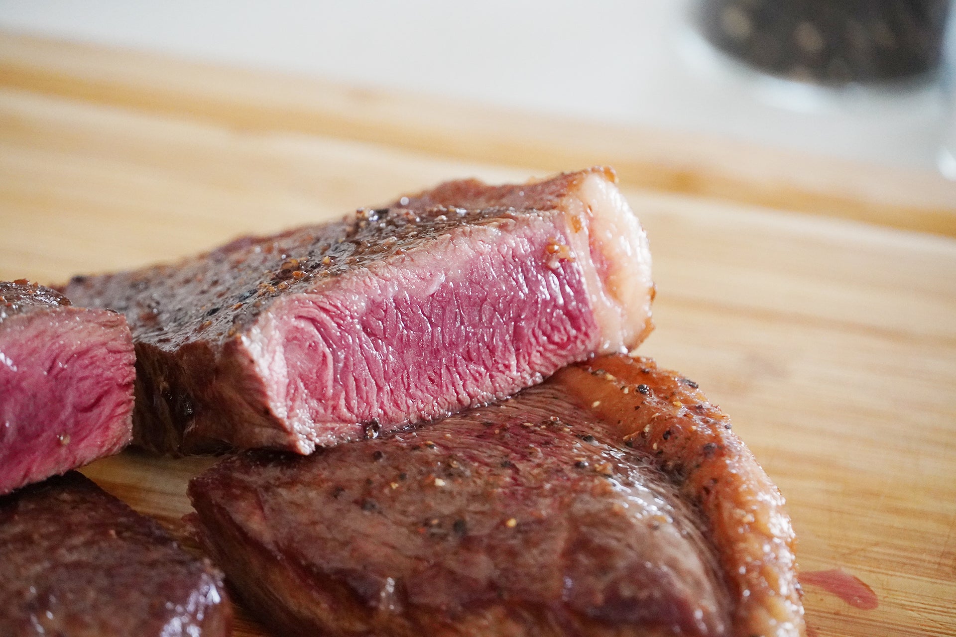 グラスフェッドとは? 特徴やほかの牛肉との違いを解説