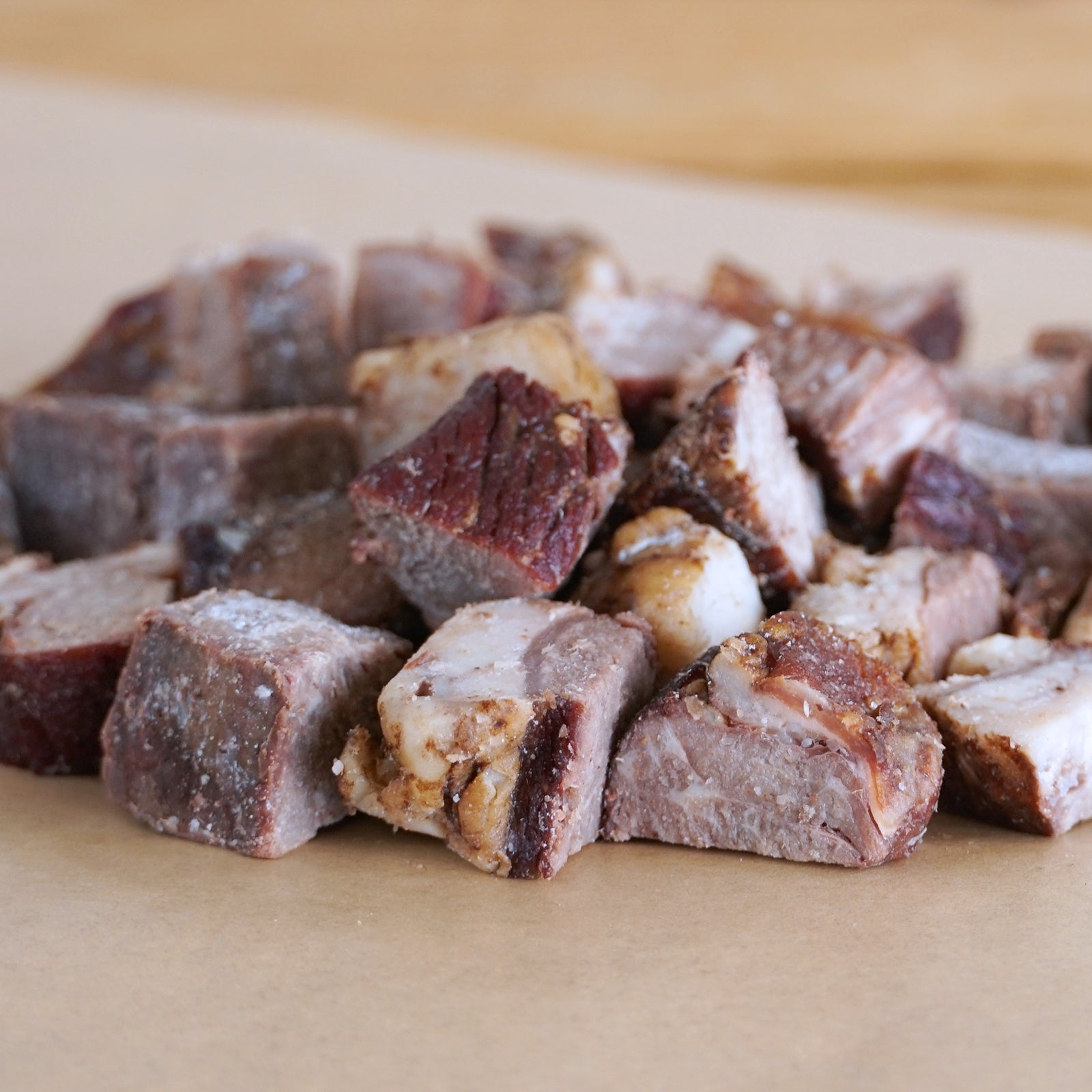 (数量限定) 無添加 グラスフェッドビーフ スモーク モモ肉 角切り 燻製 加熱済み 砂糖不使用 100g