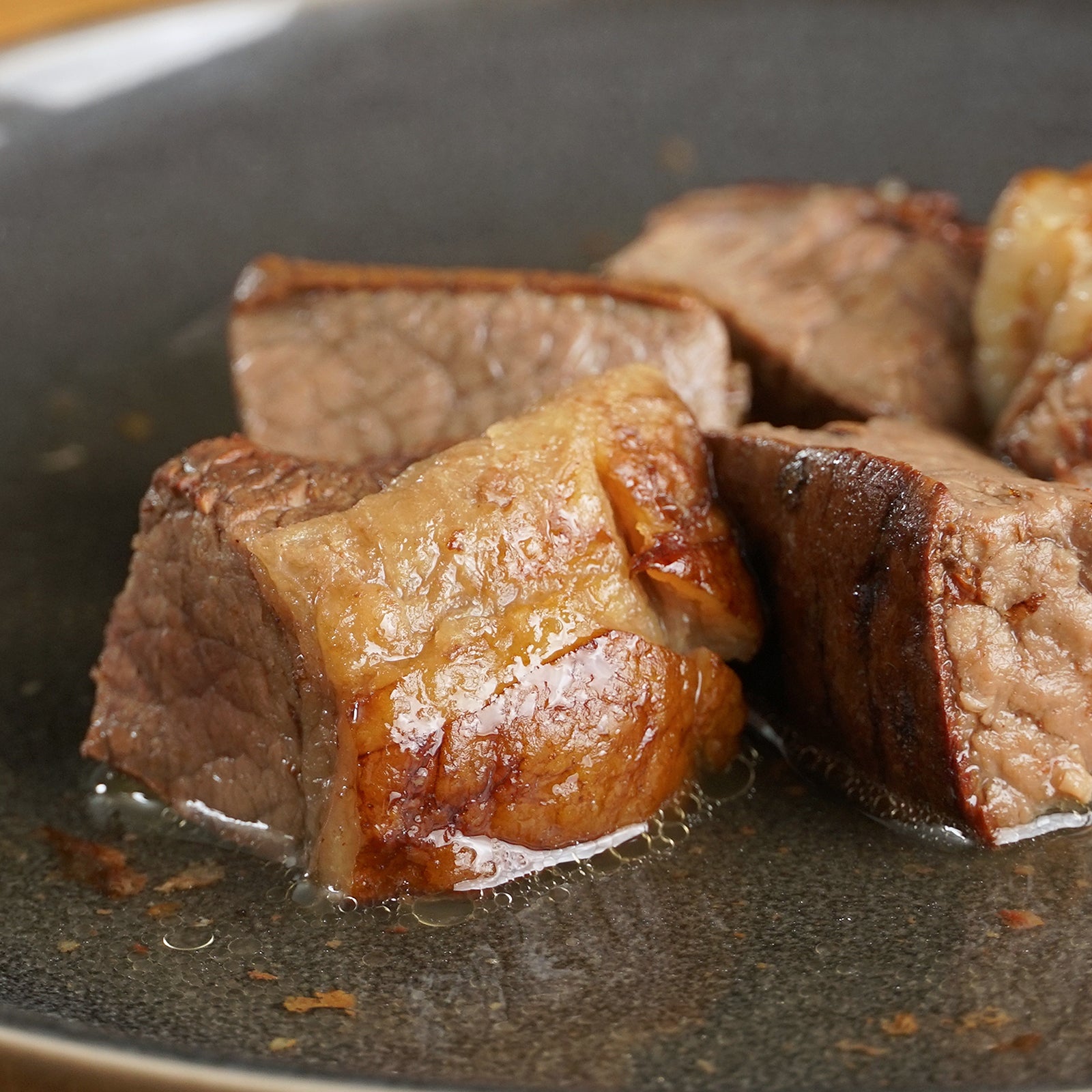 無添加 グラスフェッドビーフ 牛もも肉の燻製 スモークビーフ 角切り 砂糖不使用 無塩 (100g) ホライズンファームズ