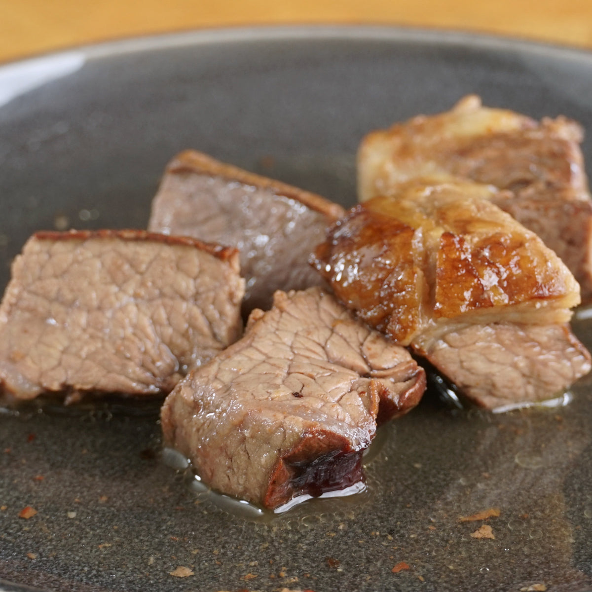 無添加 グラスフェッドビーフ 牛もも肉の燻製 スモークビーフ 角切り 砂糖不使用 無塩 (100g) ホライズンファームズ