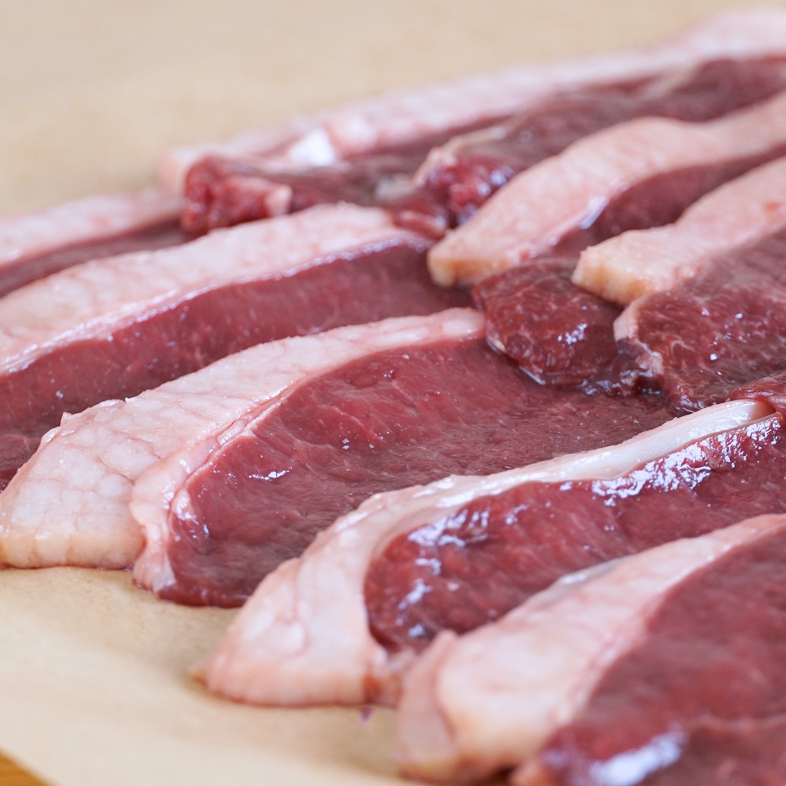 (期間限定) ジビエ 野生 鹿肉 ベニソン エゾシカ ロース肉 スライス 背脂付き 北海道産 (200g) ホライズンファームズ