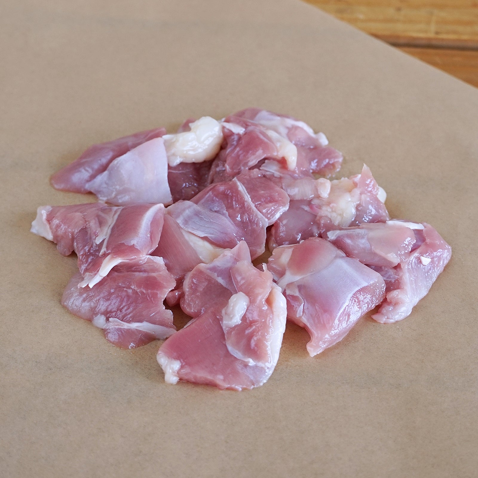 国産 無投薬 放牧 チキン 地鶏 銀山赤どり 皮無し モモ 角切り (100g) ホライズンファームズ