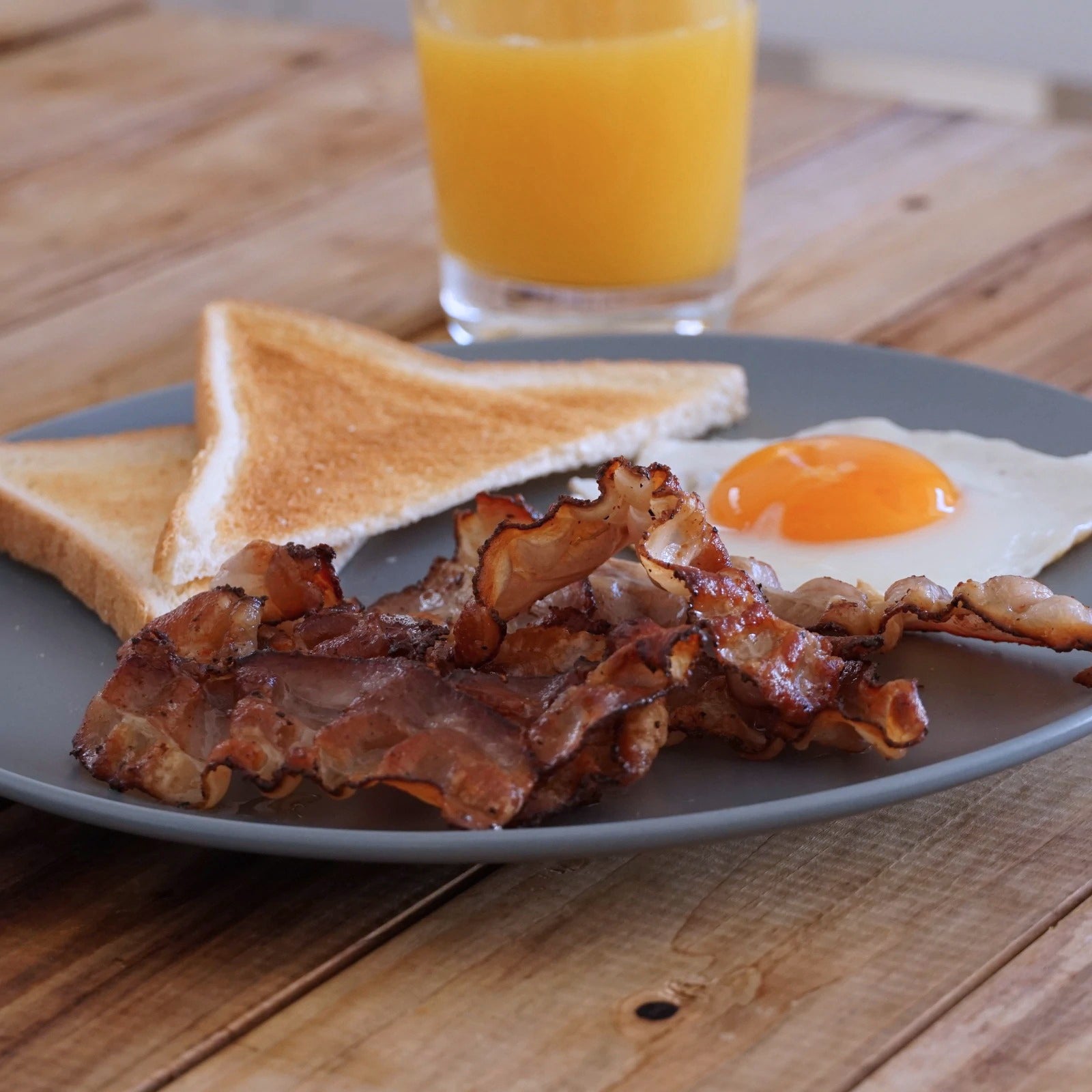 無添加・砂糖不使用 放牧豚 豚バラ スモーク アメリカンスタイル ベーコン スライス (200g) ホライズンファームズ