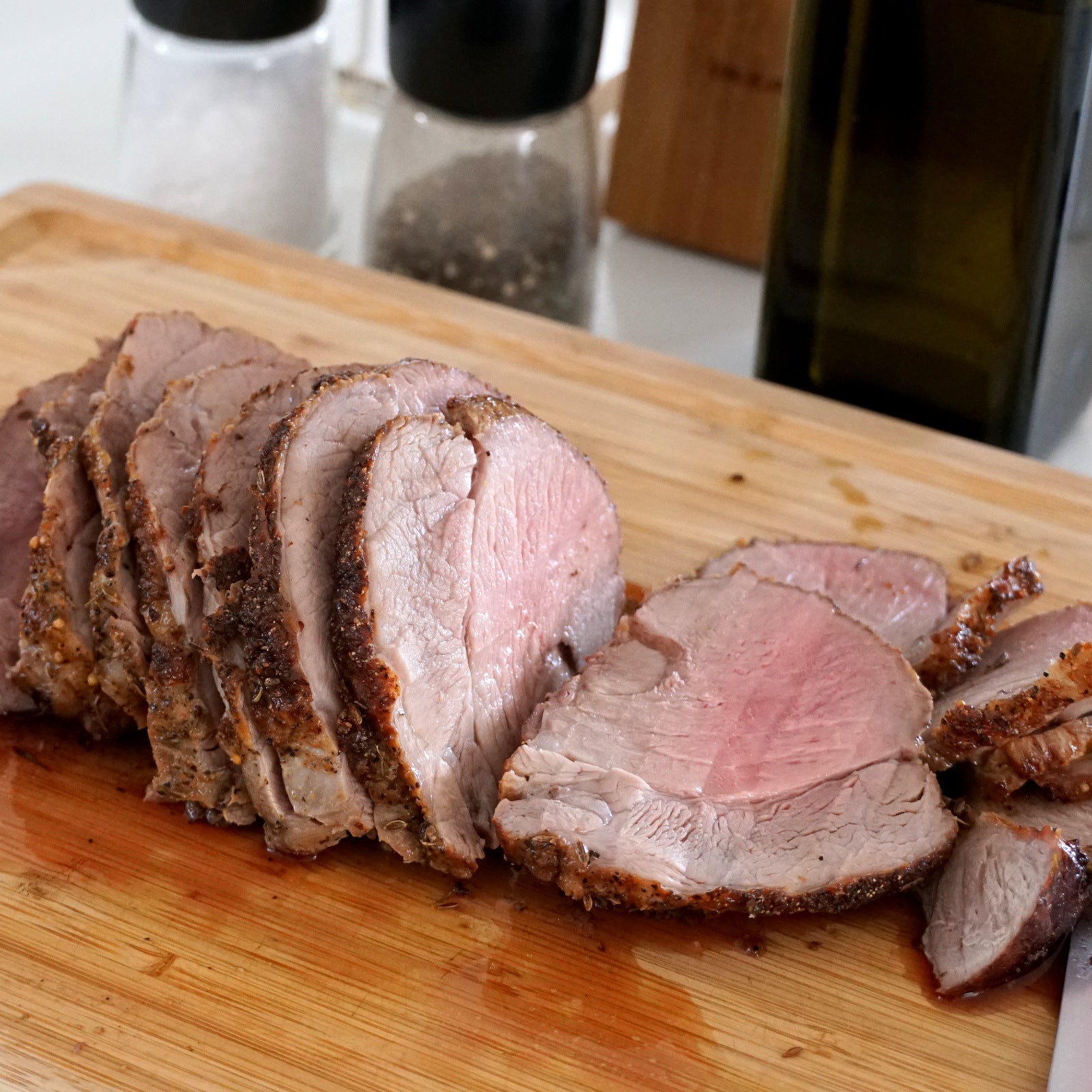 北海道 放牧豚 もも肉 ブロック (1kg) ホライズンファームズ