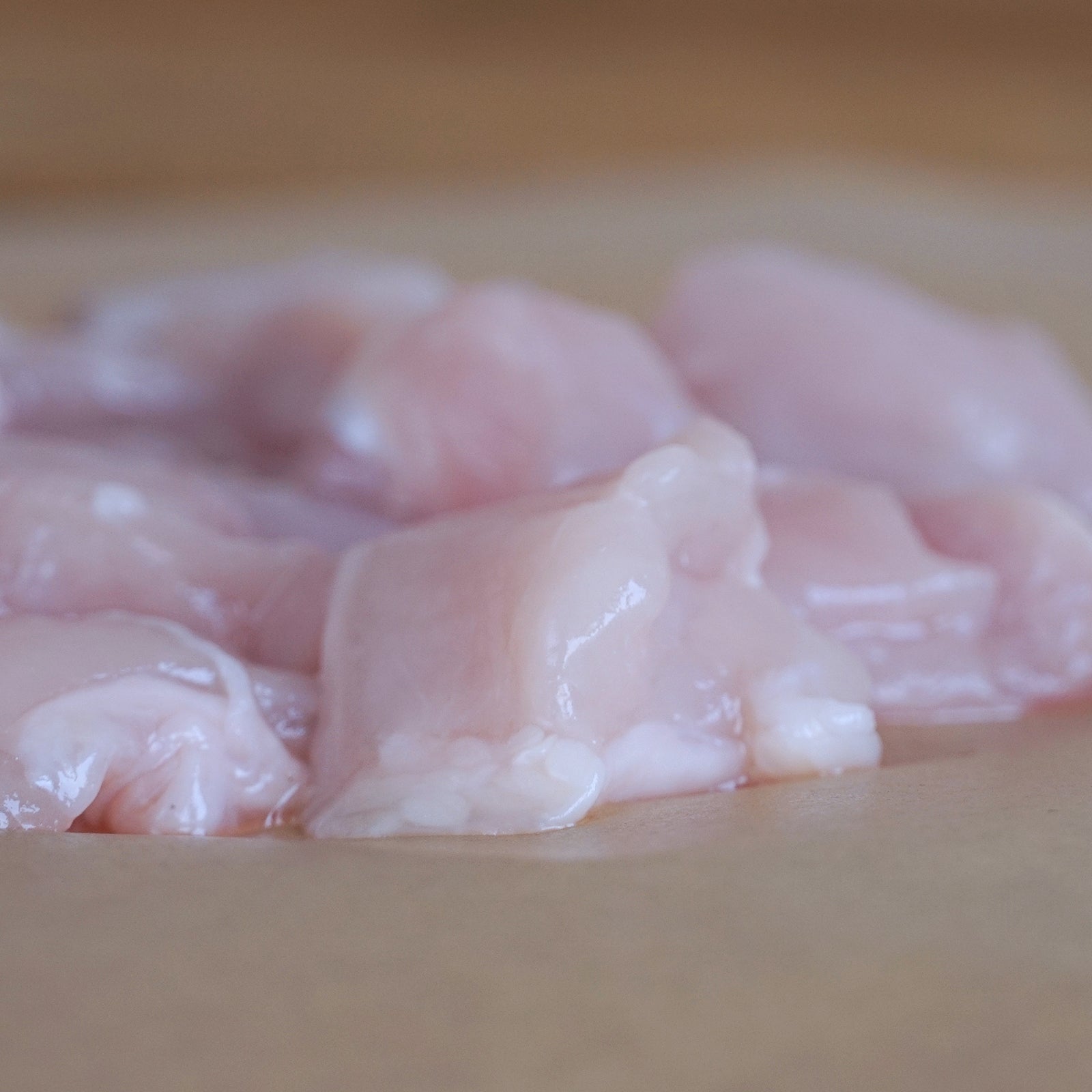 国産 無投薬 放牧 チキン 地鶏 銀山赤どり 皮無し ムネ肉 ササミ 角切り (100g) ホライズンファームズ