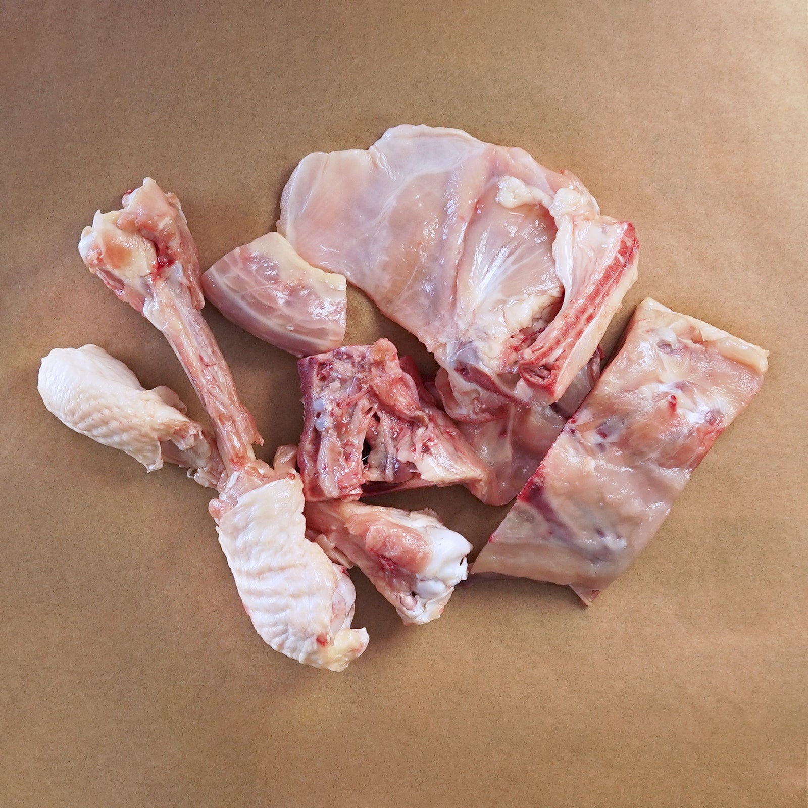 国産 無投薬 放牧 チキン 地鶏 銀山赤どり 鶏ガラ (300g)