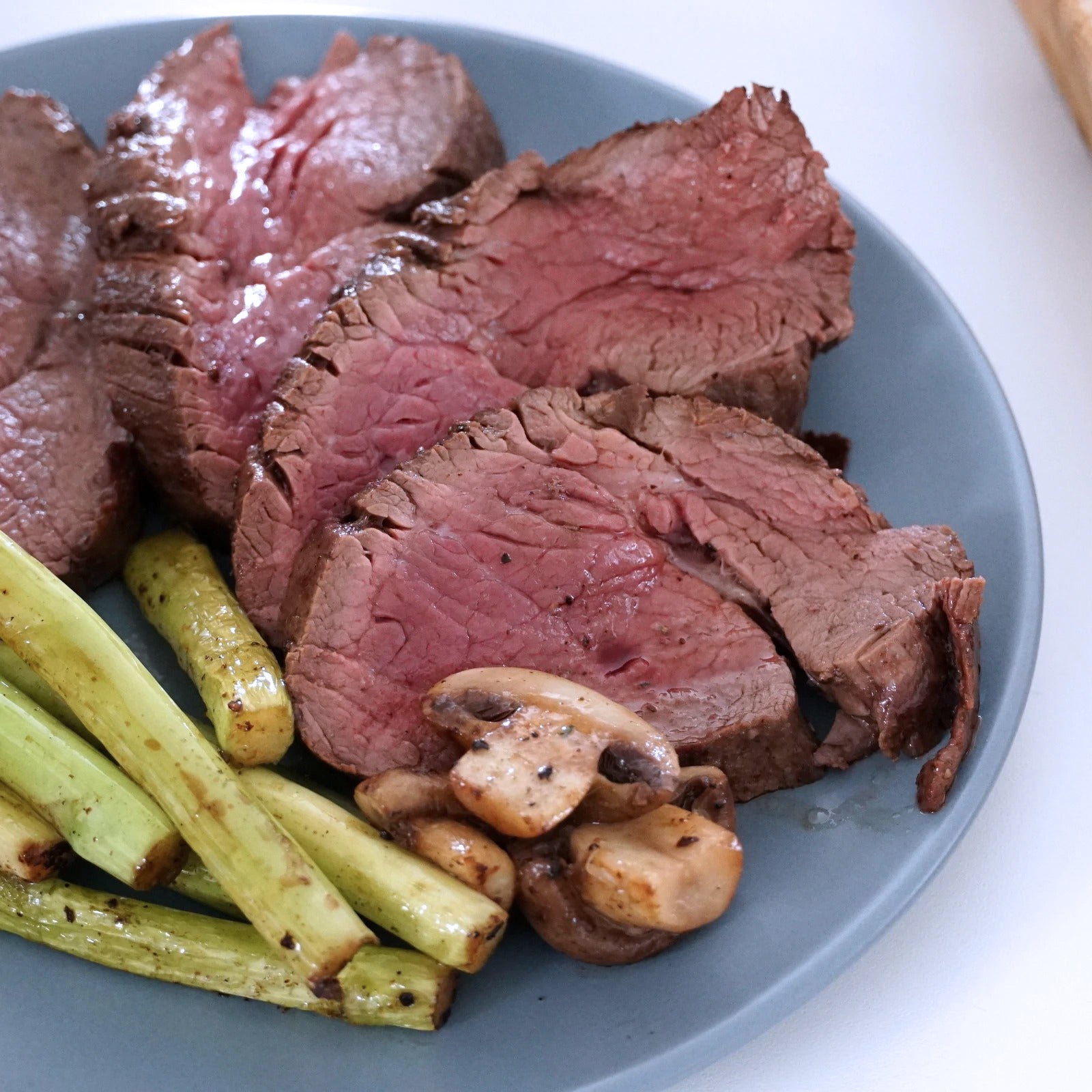 グラスフェッドビーフ プレミアム 牛肉 テンダーロイン ヒレ 塊肉 ロースト 牧草牛 オーストラリア産 (1kg) ホライズンファームズ