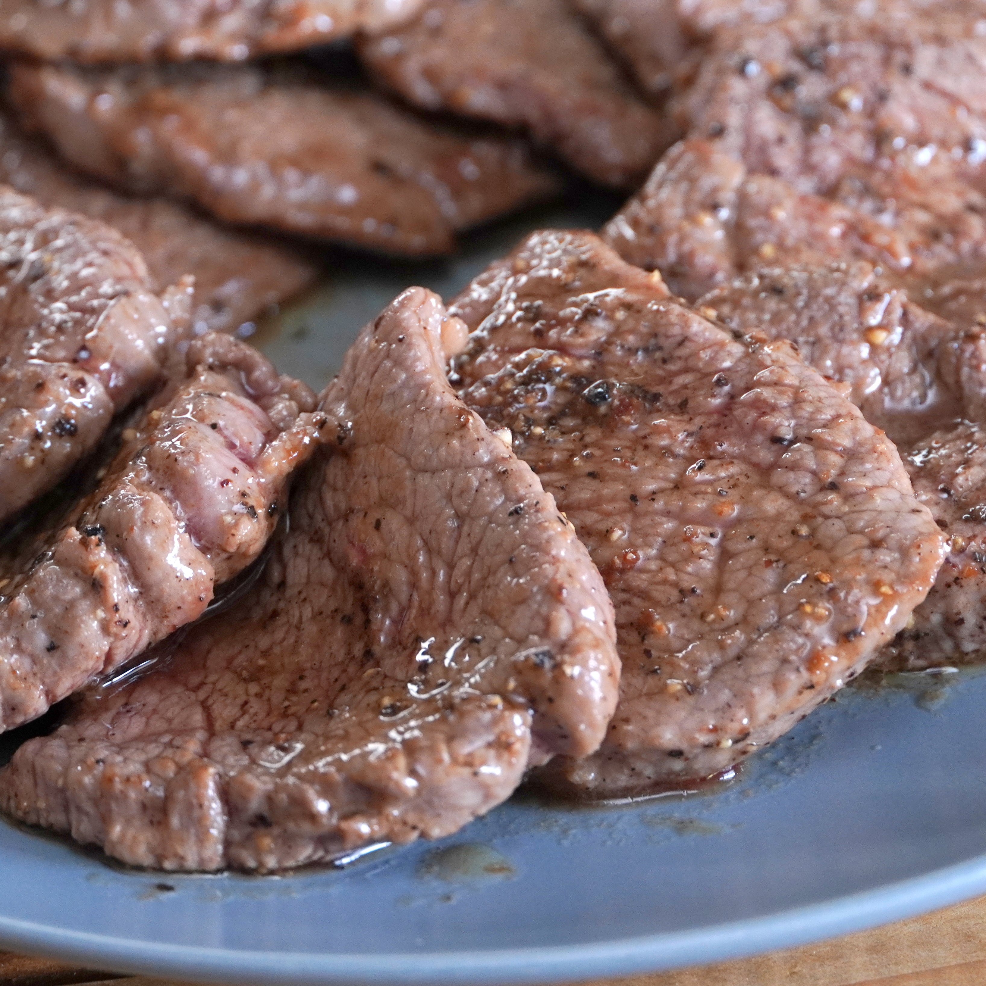 グラスフェッドビーフ 赤身 焼肉用 牛肉 スライス ウワミスジ 希少部位 ニュージーランド産 牧草牛 (300g) ホライズンファームズ